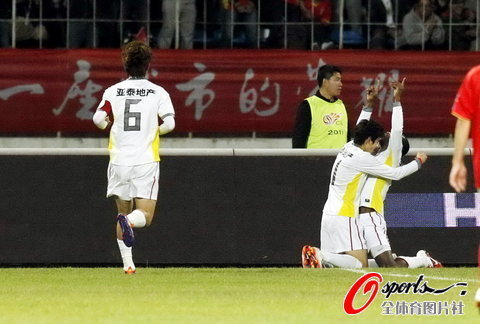  佛罗伦萨队长里程碑夜遗憾染红离场  